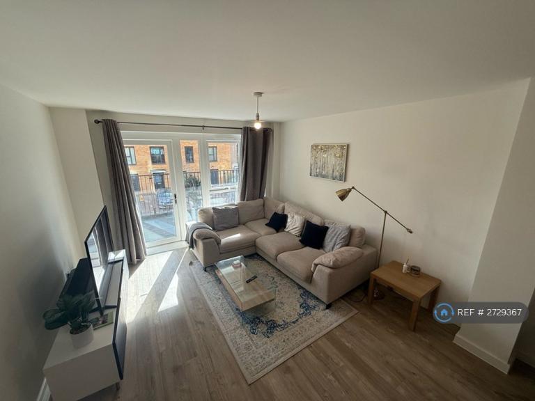 2 bedroom flat in Adele Court, London, N17 (2 bed) (#2729367)