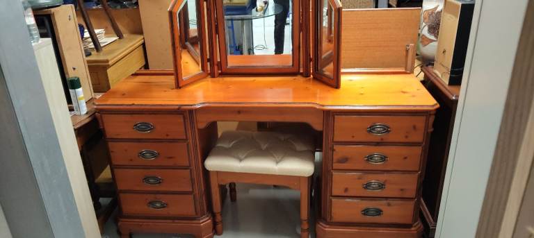 Ducal pine dressing table with mirror and stool 