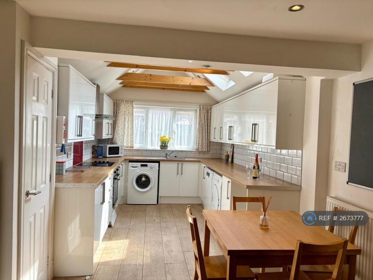 5 bedroom house in Chilwell Street, Nottingham, NG7 (5 bed) (#2673777)