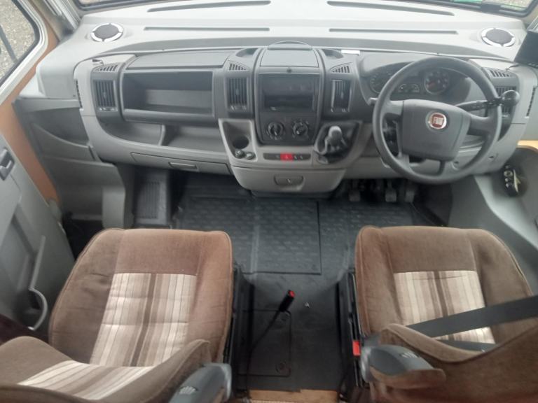 A CLASS PILOTE MOOVEO 6 BERTH 08 PLATE 