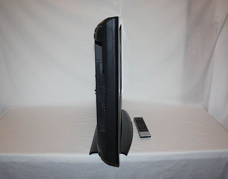 Toshiba 32 inch TV with Freeview