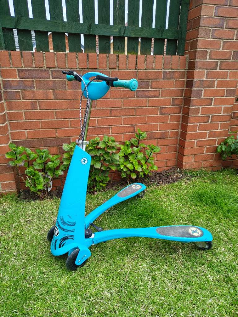 Children's TWISTA X scooter.