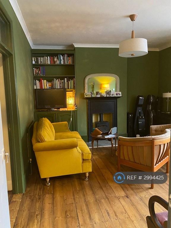 2 bedroom flat in Kitchener Road, Thornton Heath, CR7 (2 bed) (#2994425)