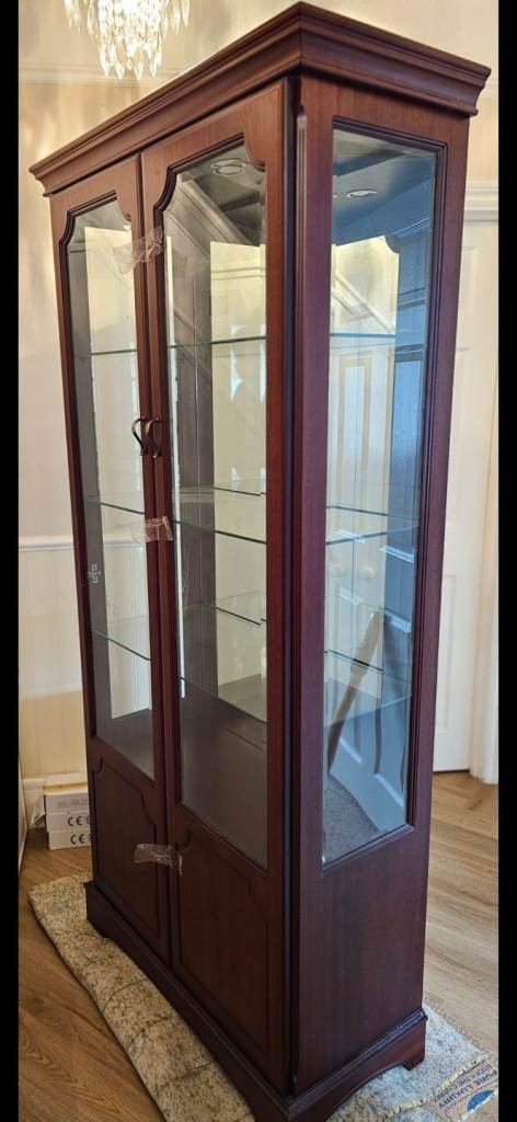 Display cabinets set
