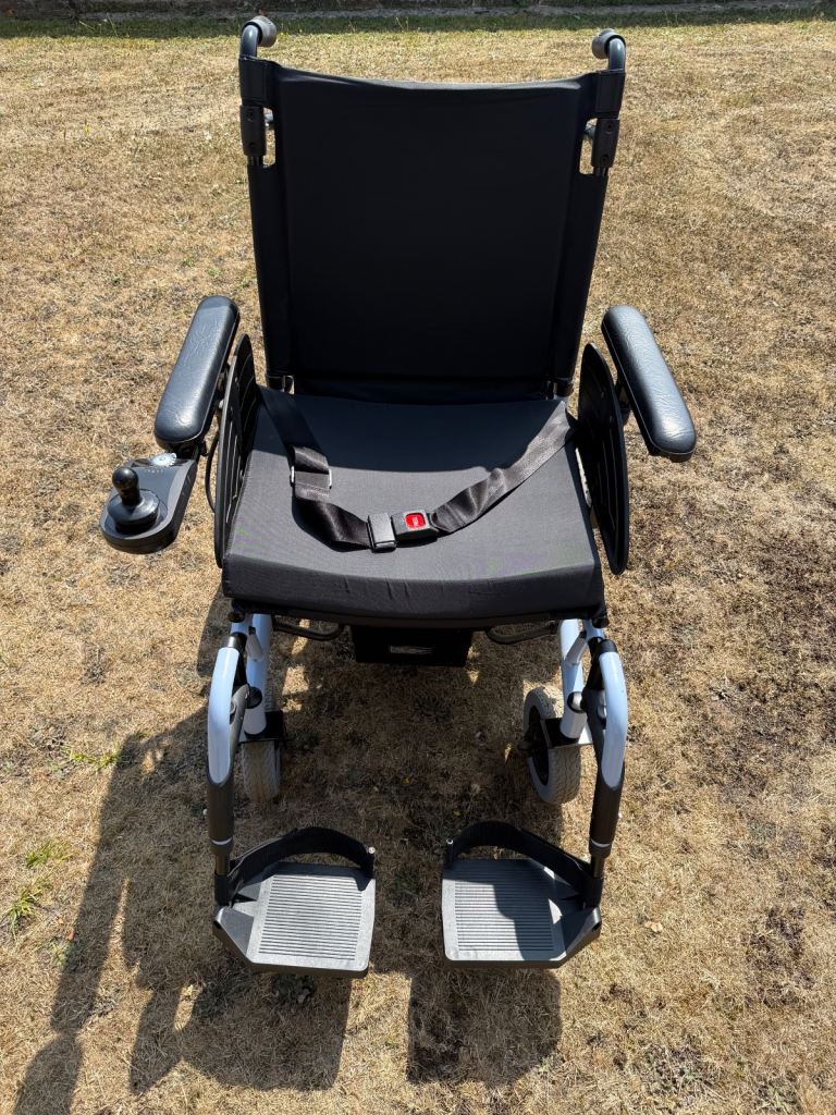 Abilize pursuit electric wheelchair 