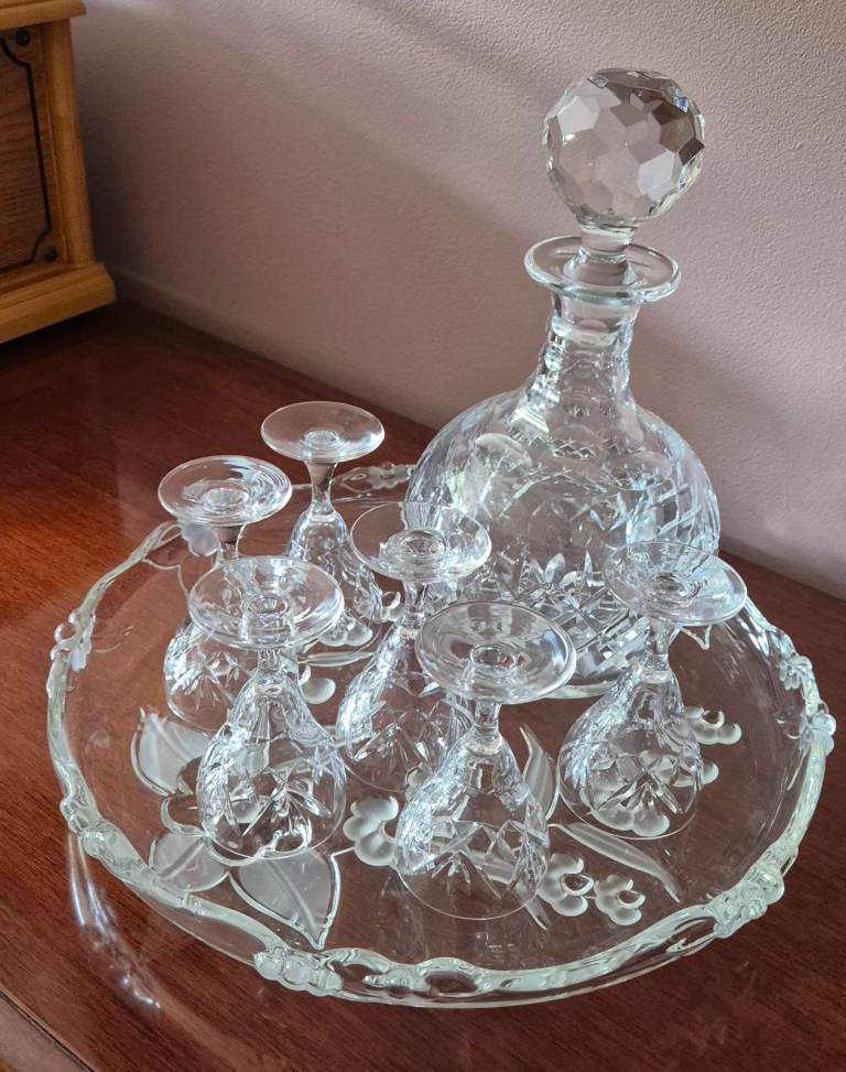 Whisky Decanter and 6 Glasses