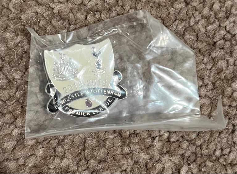 Newcastle united v Tottenham 2018-2019 Season pin badge New  Brand new