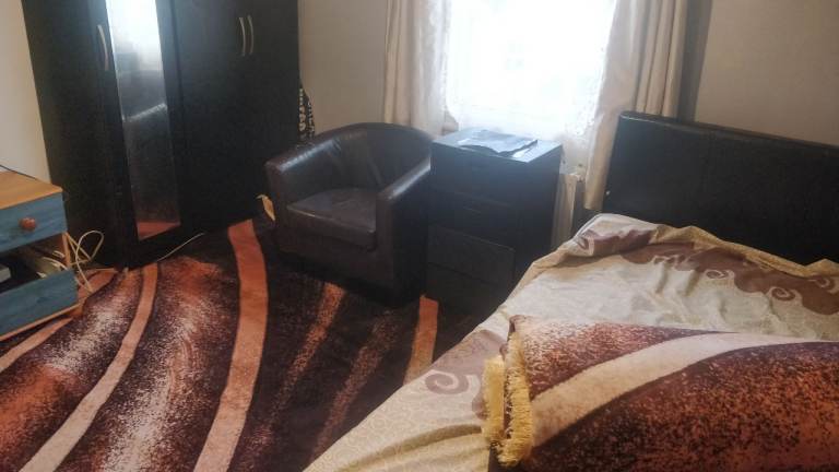 Double room inclusive of bills. WiFi and fridge 