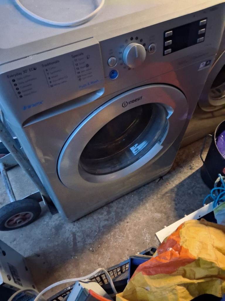 Indesit Innex Washing Machine – Silver, Good Condition