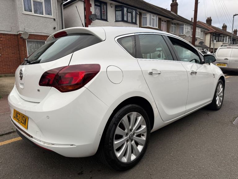 VAUXHALL ASTRA ELITE 1.6L PETROL 2013 AUTOMATIC ULEZ FREE DRIVES PERFECT 