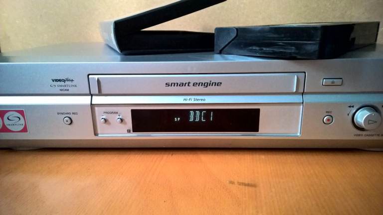 Sony SLV-SE740 6 Head Nicam VHS tape Video Recorder,