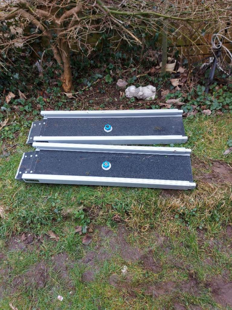 Adjustable telescopic pair of ramps