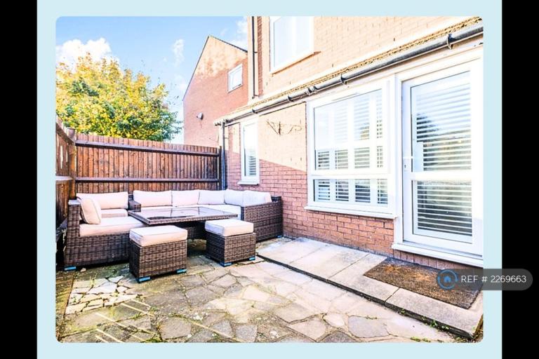 2 bedroom flat in Pasley Close, London, SE17 (2 bed) (#2269663)