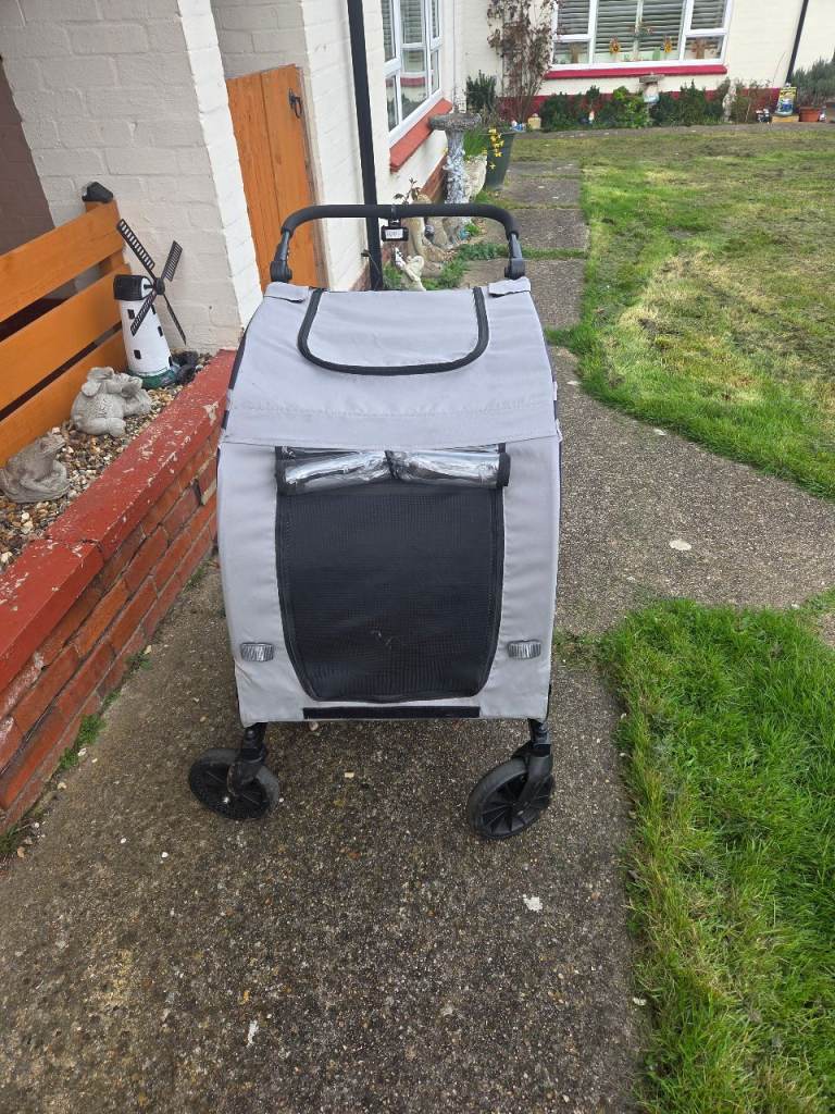 Dog pram