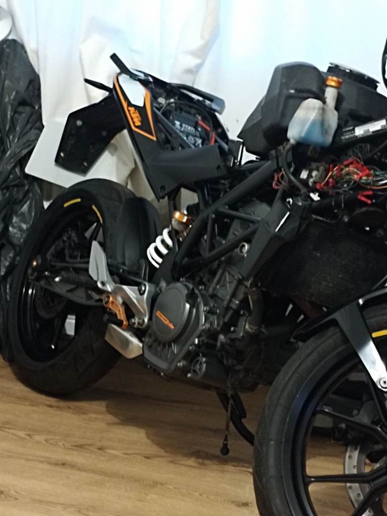 2016 ktm duke 9k miles - spares and repair 