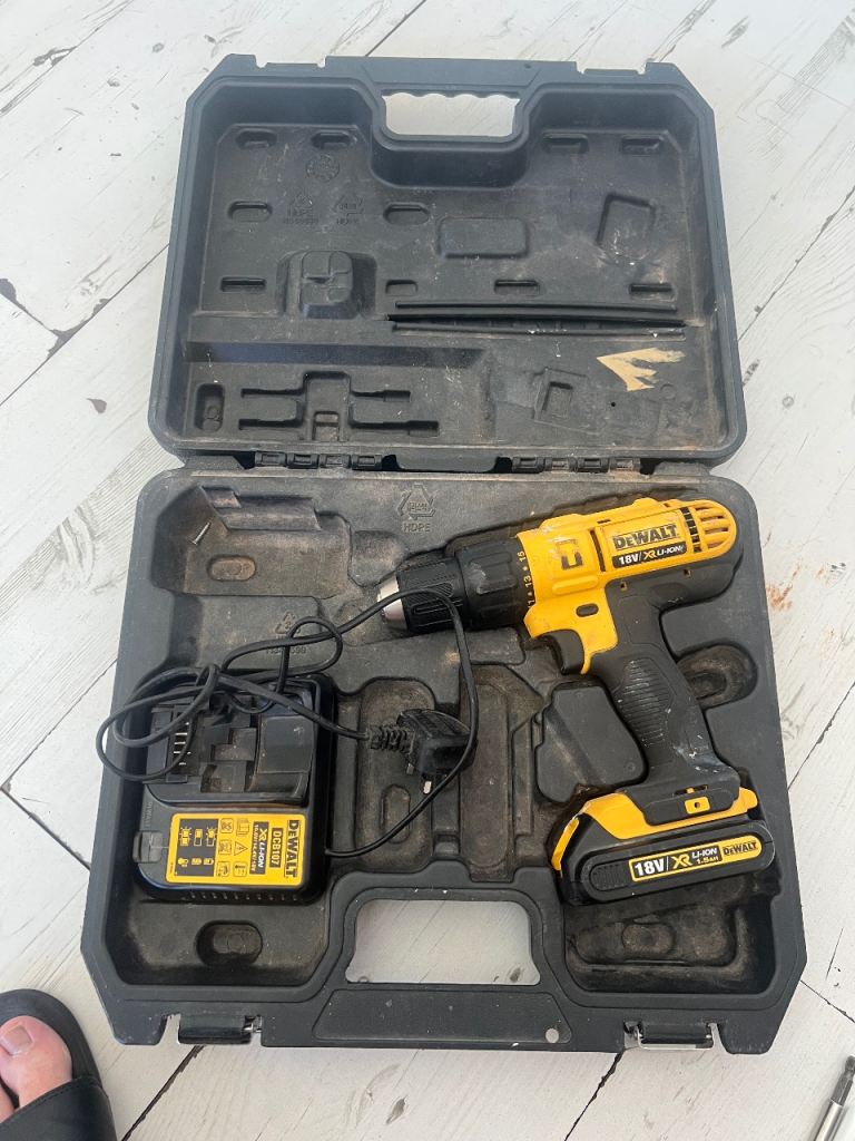 Dewalt 18V Cordless Drill with Battery and Charger in Case