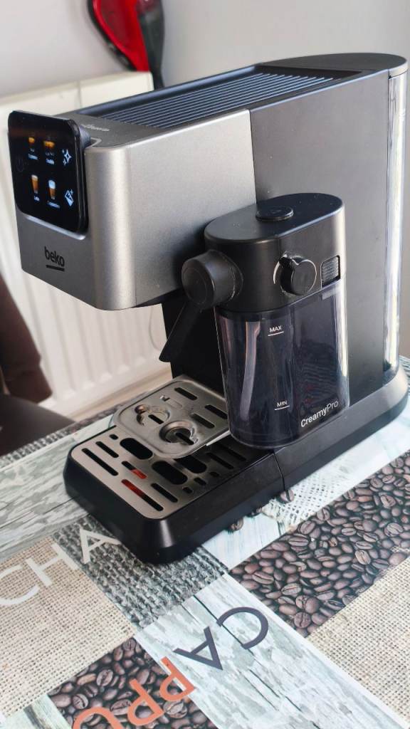 Beko Coffee Machine with Milk Frother – Good Condition