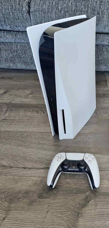 PS5 1 Game Disc Edition Console with 1 Controller & leads