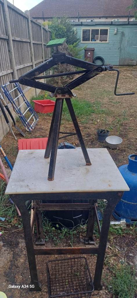 Van or car jack gwo
