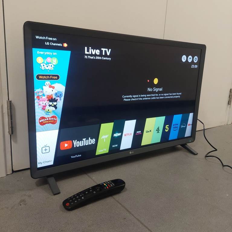 32"LG Smart TV with Remote – great Condition