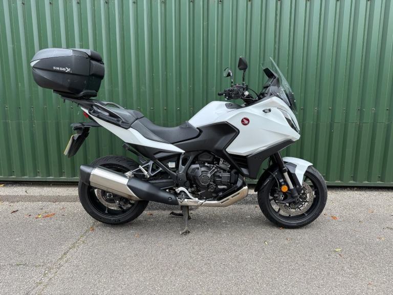 Honda NT 1100 DCT White 2022 Panniers Top Box 11000 Miles FHSH 1 Owner