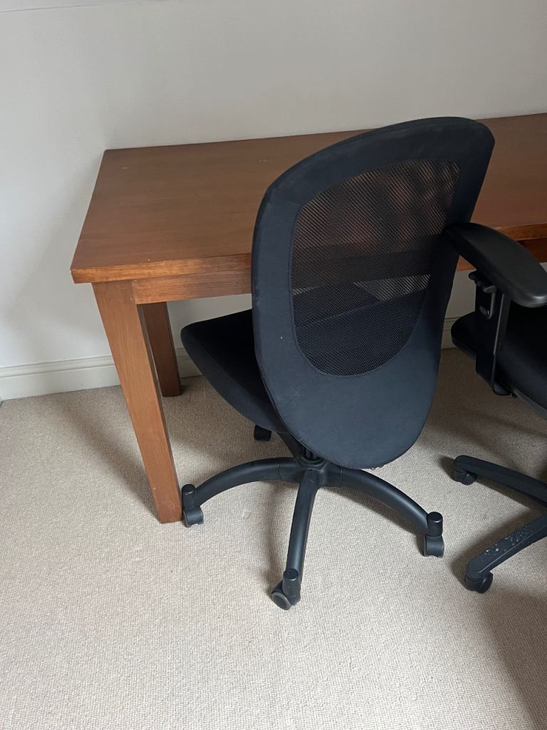 Black Mesh Office Chair – Good Condition