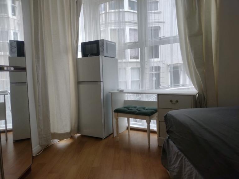 Lovely Double room, close to  Brighton Pier