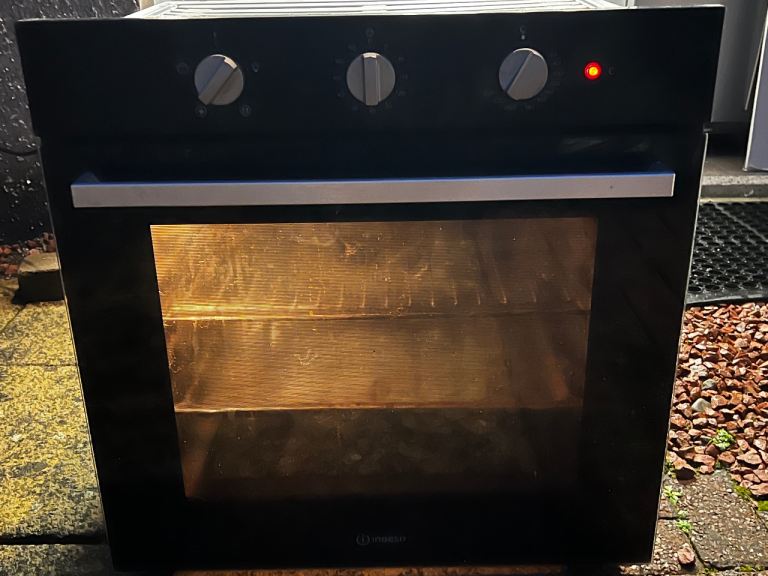 💥 Indesit Built-In Electric Oven – Good Condition – £40 💥