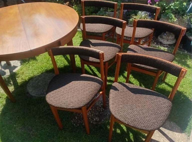 MCINTOSH SPACE SAVER EXTENDING TEAK DINING TABLE AND SET OF 6 CHAIRS 