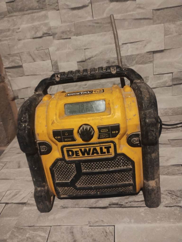 DEWALT Jobsite Radio – Good Condition, Yellow