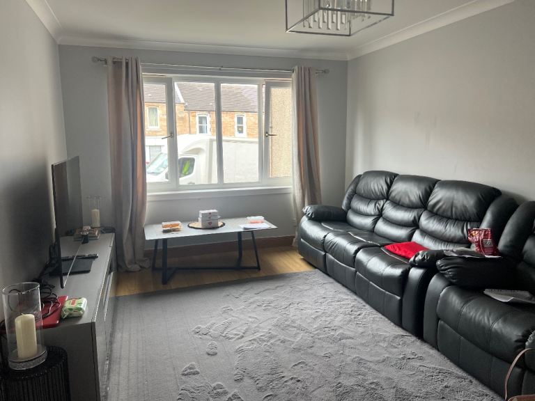 Spacious Two Bed Ground Floor Flat - Falkirk 