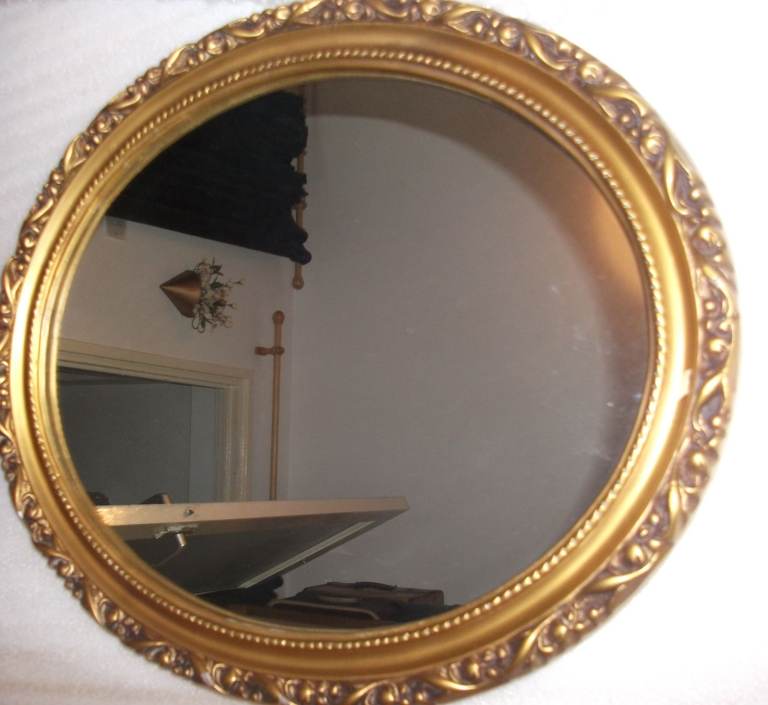 Nice Vintage Oval Mirror, Gold Ornate Detailed Frame, Plaster , 21 in x 17.5 in
