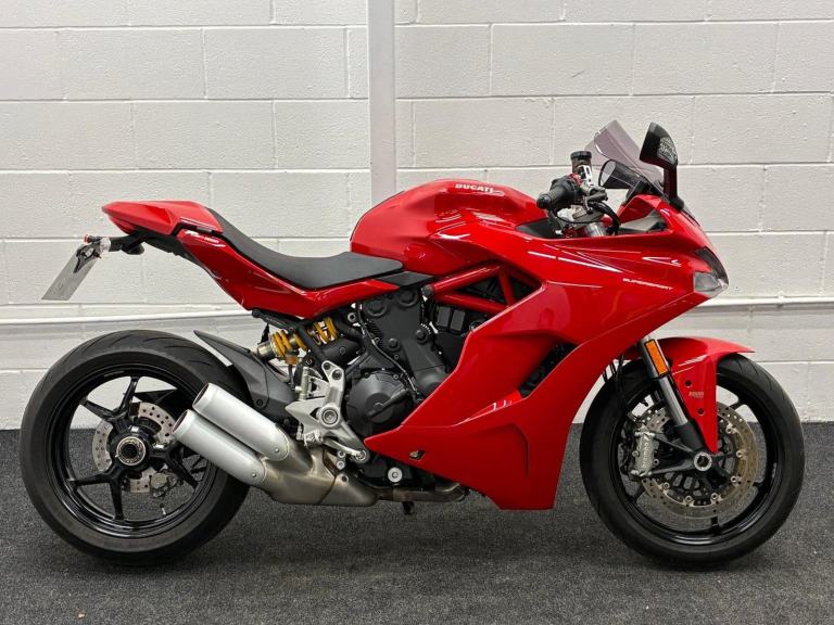 DUCATI SUPERSPORT ** SEAT COWL - HEATED GRIPS - MARCH 2027 MOT **