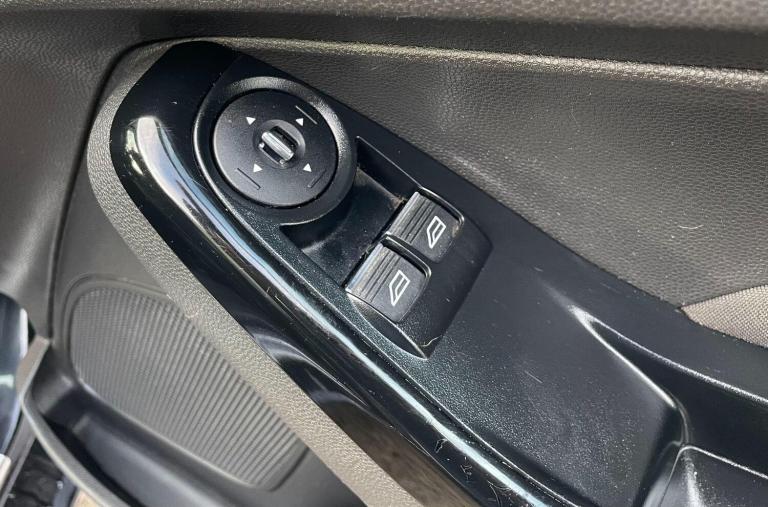 2014 Ford Fiesta 1.25 Zetec Hatchback 3dr Petrol Manual Euro 5 (82 ps) HATCHBACK Petrol Manual