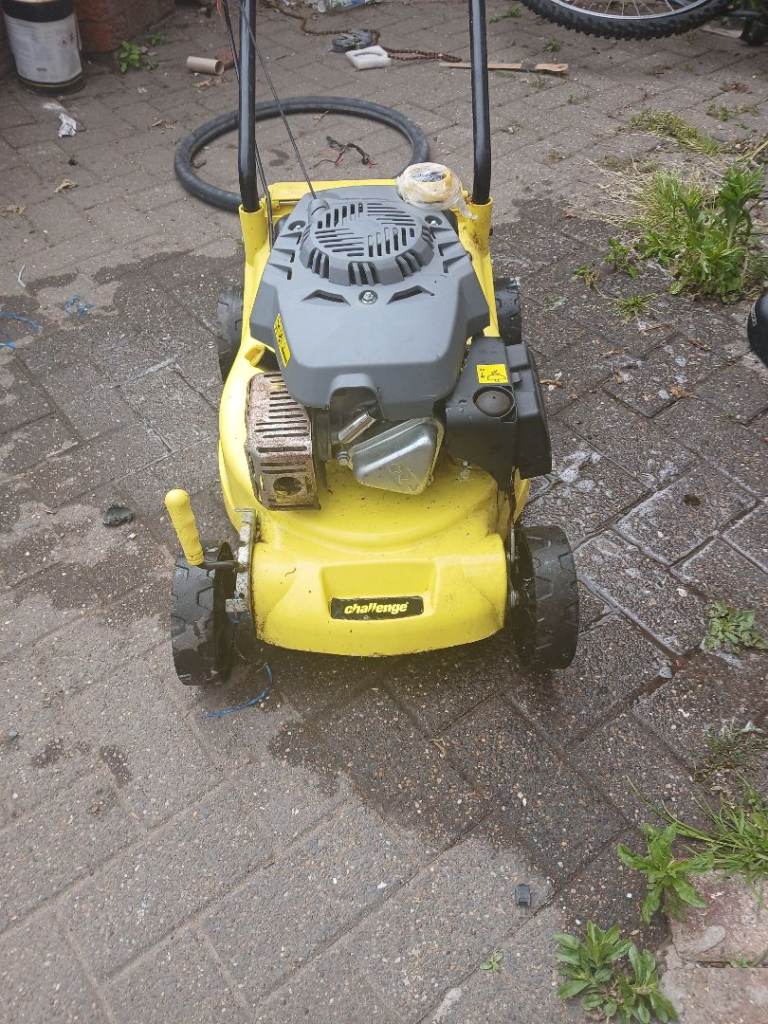 Petrol lawn mower 