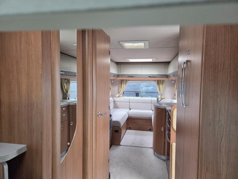 Auto-Trail Apache 634 luxury 2 berth DIESEL MANUAL 2018/18