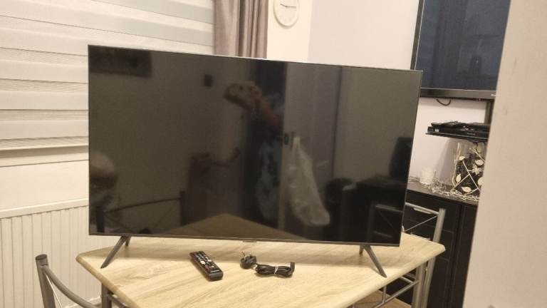 Samsung 43-inch 4K Smart TV UE43AU7100K