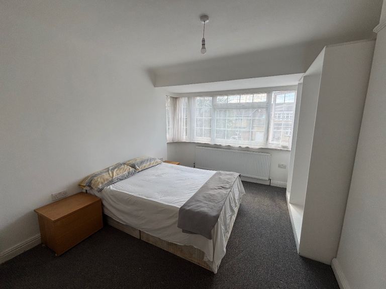 Room to let- N14