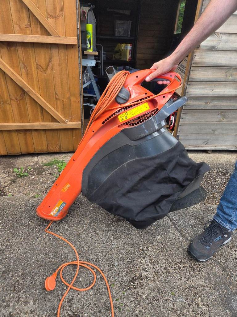 Flymo GardenVac 2700W Turbo Leaf Blower Vacuum
