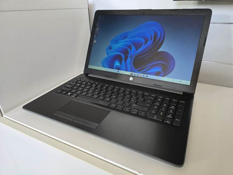 HP Pavilion 15-db0521 15inch laptop 8GB Ram, 240GB SSD, Win 11