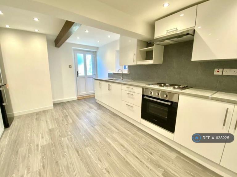 2 bedroom house in Rock Road, Huddersfield, HD3 (2 bed) (#1138226)