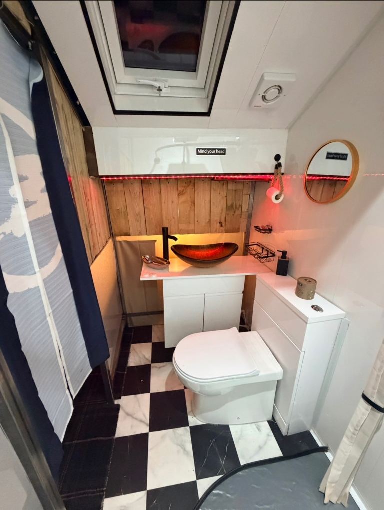 Top Floor room To rent BD4 