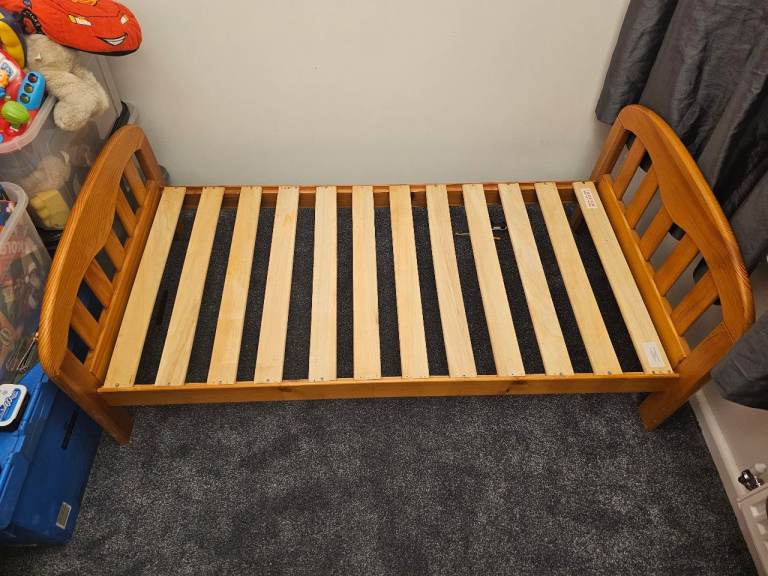 Children wood bed frame with mattres