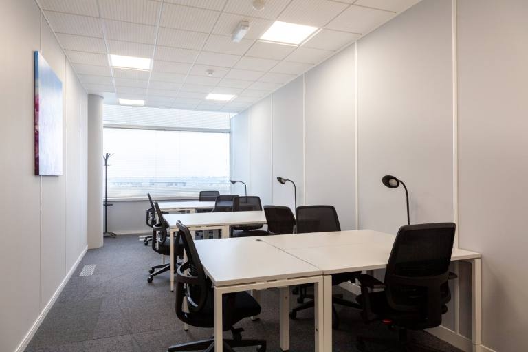 Stansted - CM24 1SJ \ Find Office Space with 5 Desks