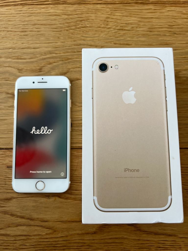 Apple iPhone 7 (32GB) Gold with Box and Accessories – Good Condition
