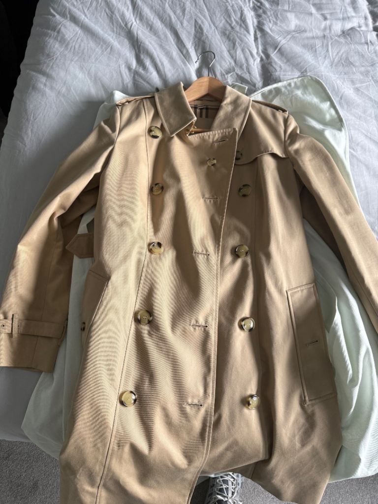 Burberry womans chelsea trench coat size 10