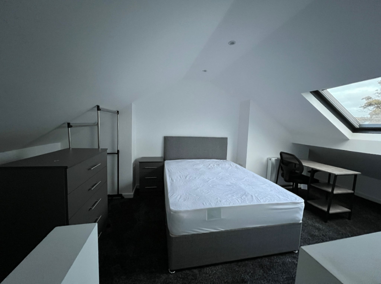 Spacious & Cosy Double Room For Rent AT S2 4DB