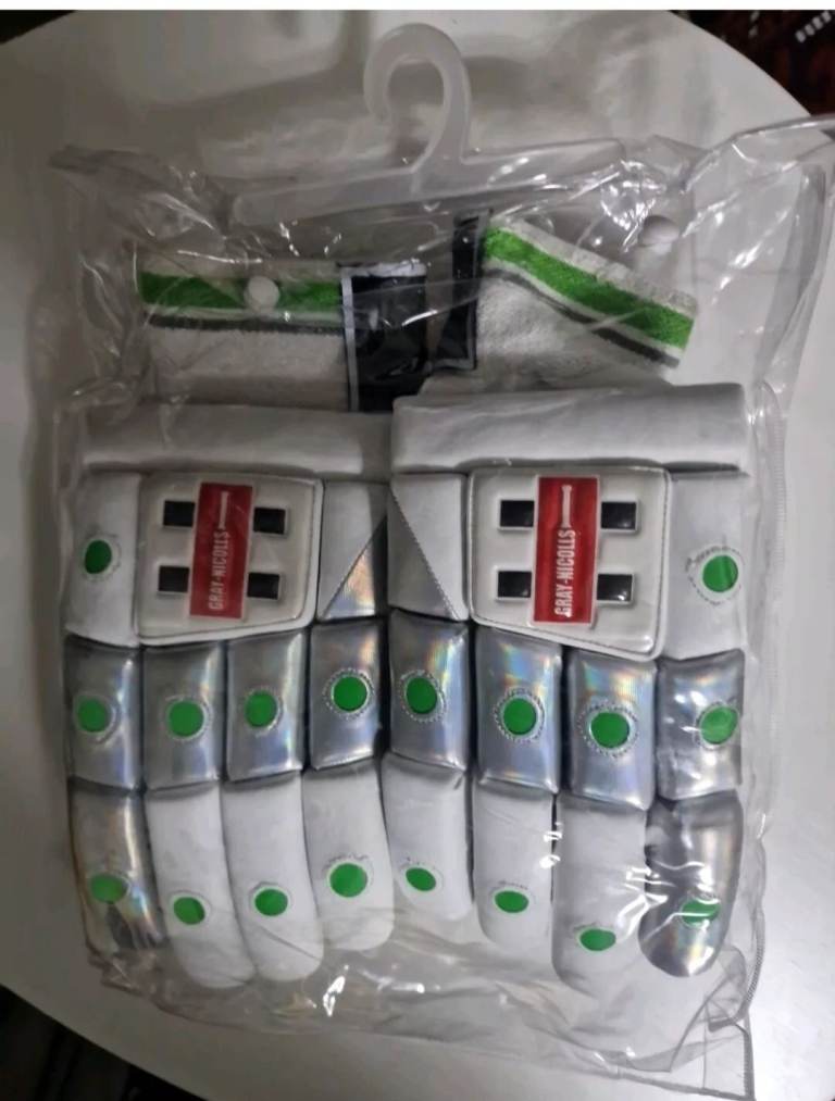 Cricket Batting gloves (Mens,Right handed)