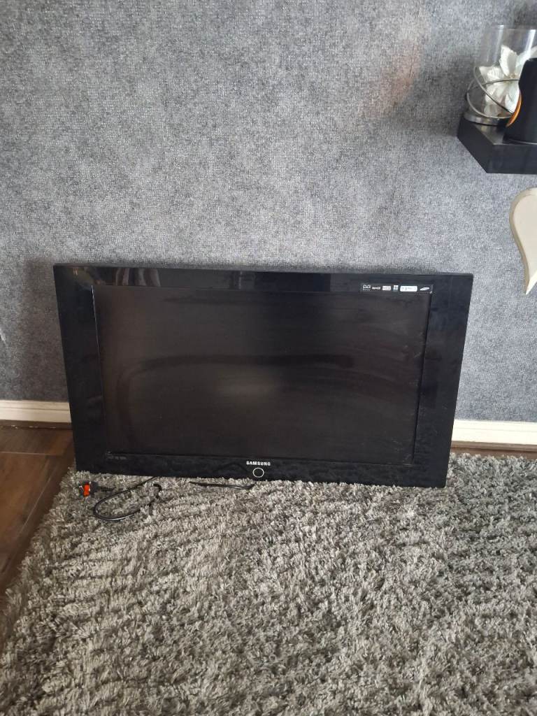 Samsung 42inch TV – Good Condition, Works Well