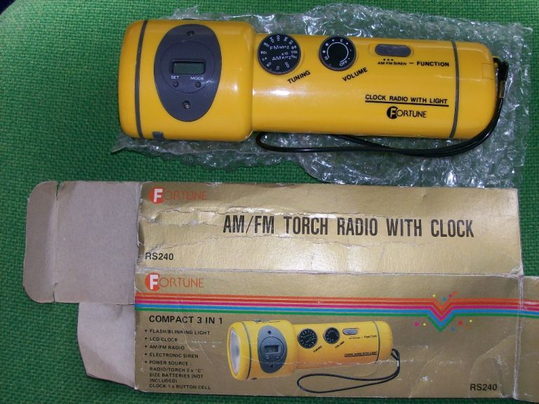 Yellow AM/ FM Alarm Clock Torch Radio.  